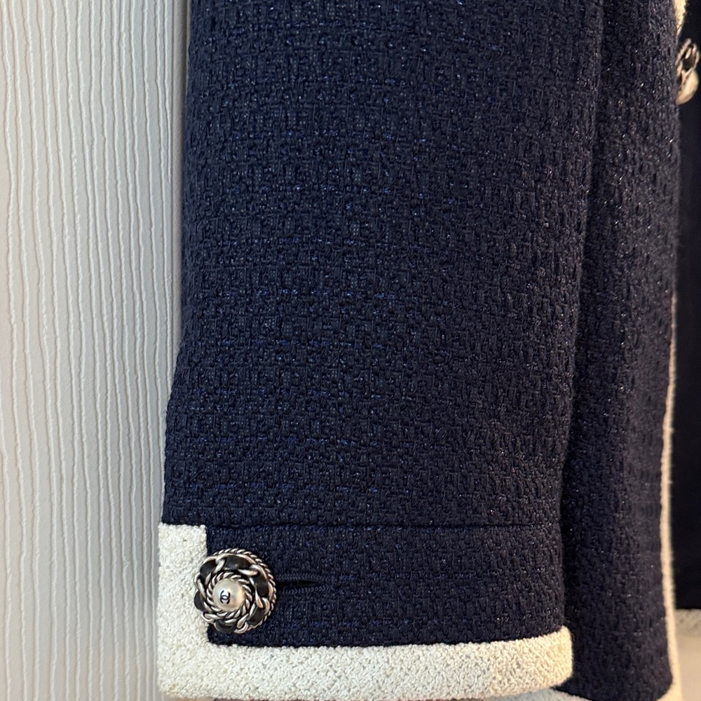 Chanel Women's Navy Tweed Blazer with Cream Trim - Picture 6 of 6